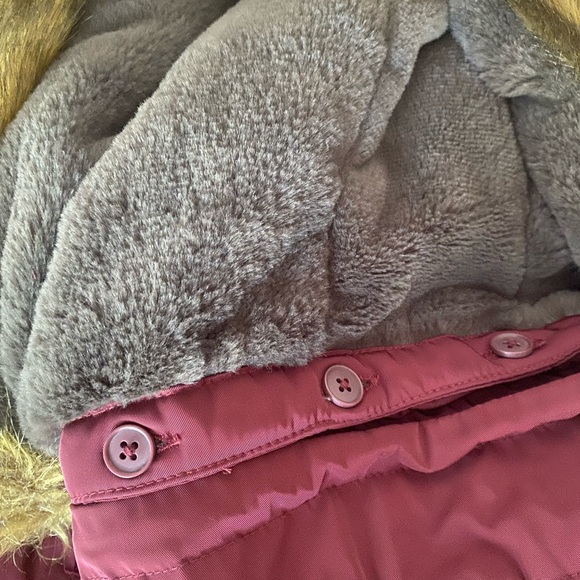 Women’s Hooded Water Resistant Coat Size Small Dark Red Fur Hood Pockets - Picture 3 of 12